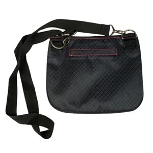 Her Deluxe Pouch Crossbody Purse Black Adjustable Strap Pockets Thirty One